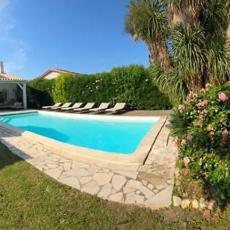 De Charme Avec Piscine Et Jardin En Bord De