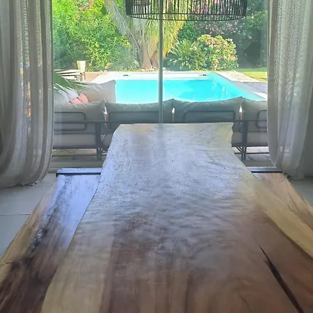 De Charme Avec Piscine Et Jardin En Bord De Villa