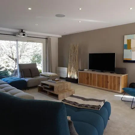 De Charme Avec Piscine Et Jardin En Bord De