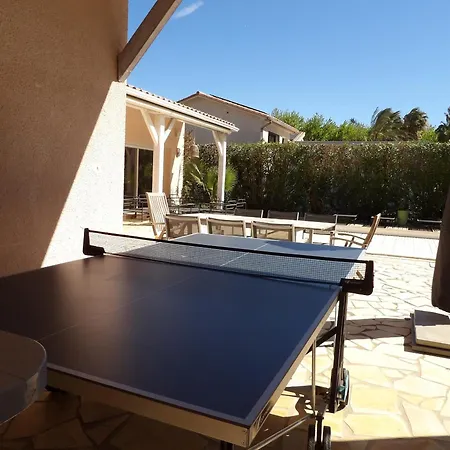 Villa De Charme Avec Piscine Et Jardin En Bord De