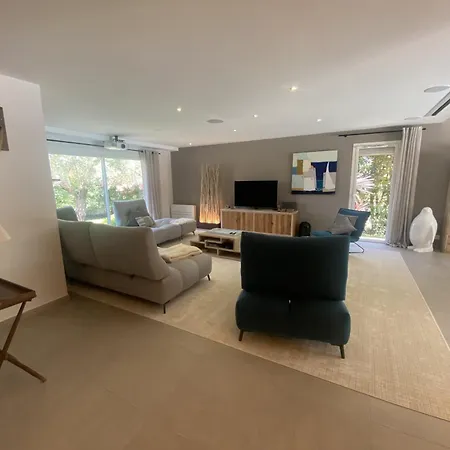 De Charme Avec Piscine Et Jardin En Bord De