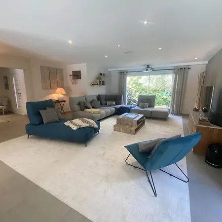 De Charme Avec Piscine Et Jardin En Bord De
