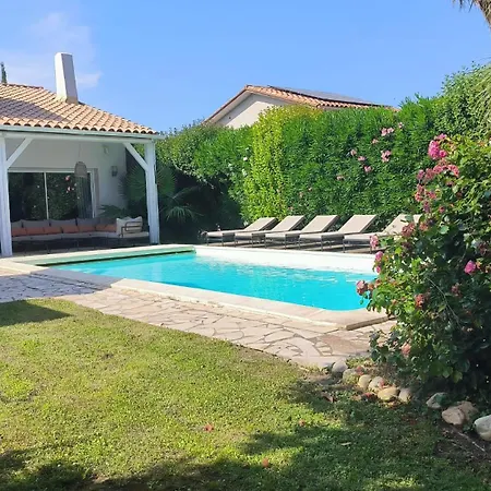De Charme Avec Piscine Et Jardin En Bord De