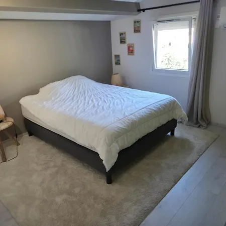 De Charme Avec Piscine Et Jardin En Bord De Villa