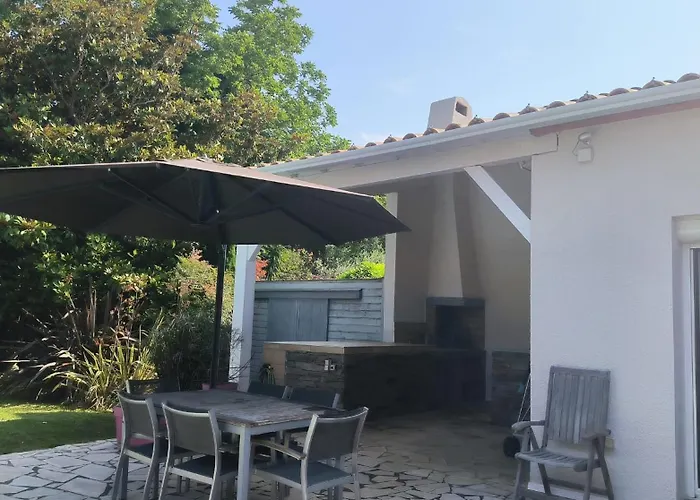 De Charme Avec Piscine Et Jardin En Bord De סן סיפריאן