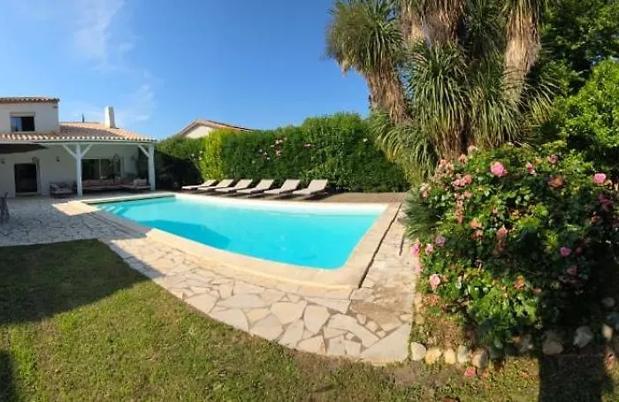 De Charme Avec Piscine Et Jardin En Bord De