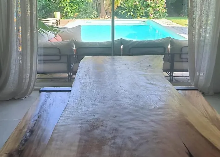 De Charme Avec Piscine Et Jardin En Bord De וילה