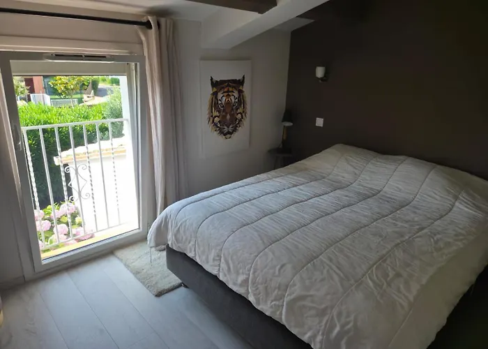 De Charme Avec Piscine Et Jardin En Bord De *